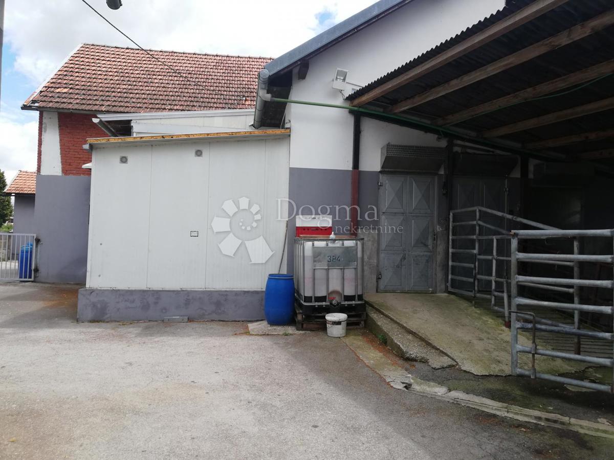 Locale commerciale Brinje, 300m2