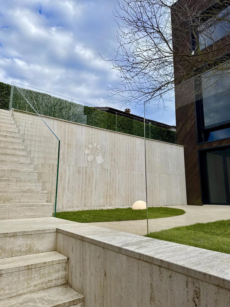 Casa Kloštar Ivanić, 308,70m2