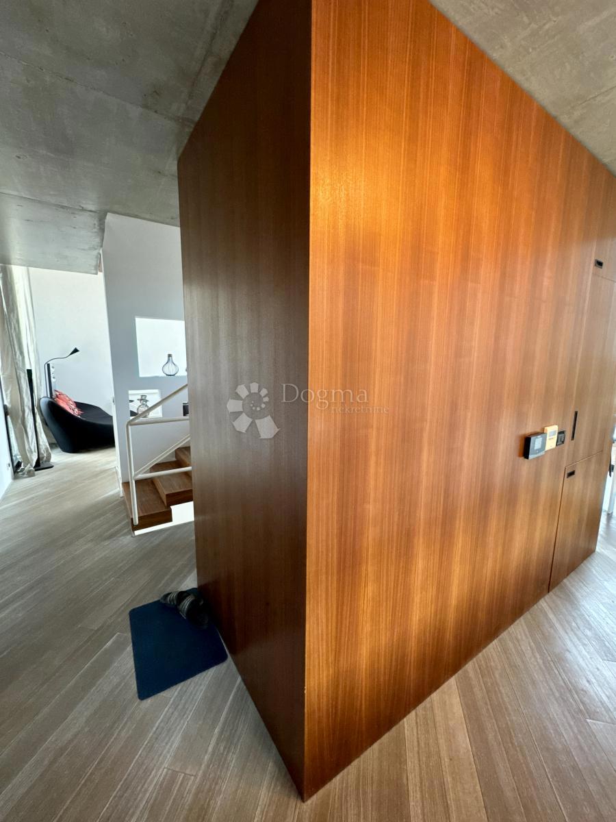 Casa Kloštar Ivanić, 308,70m2