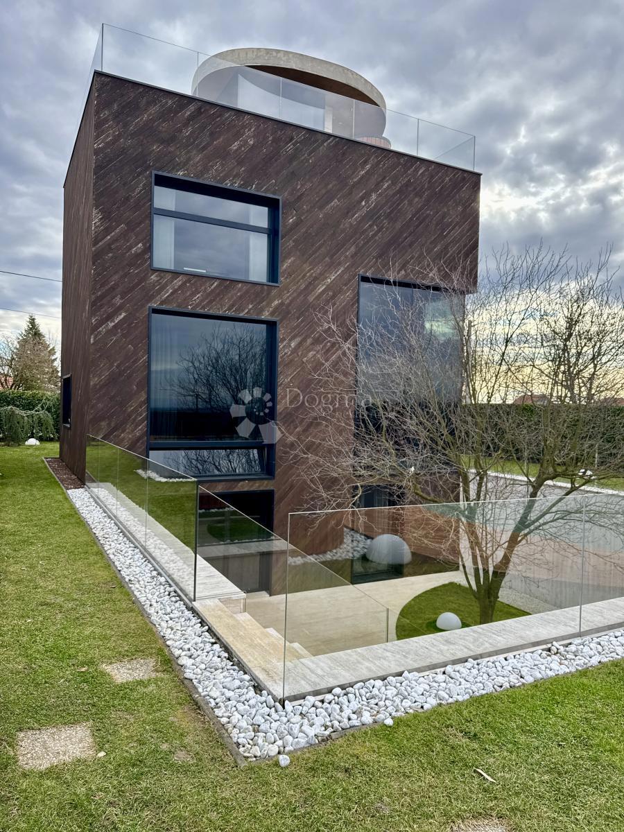 Casa Kloštar Ivanić, 308,70m2