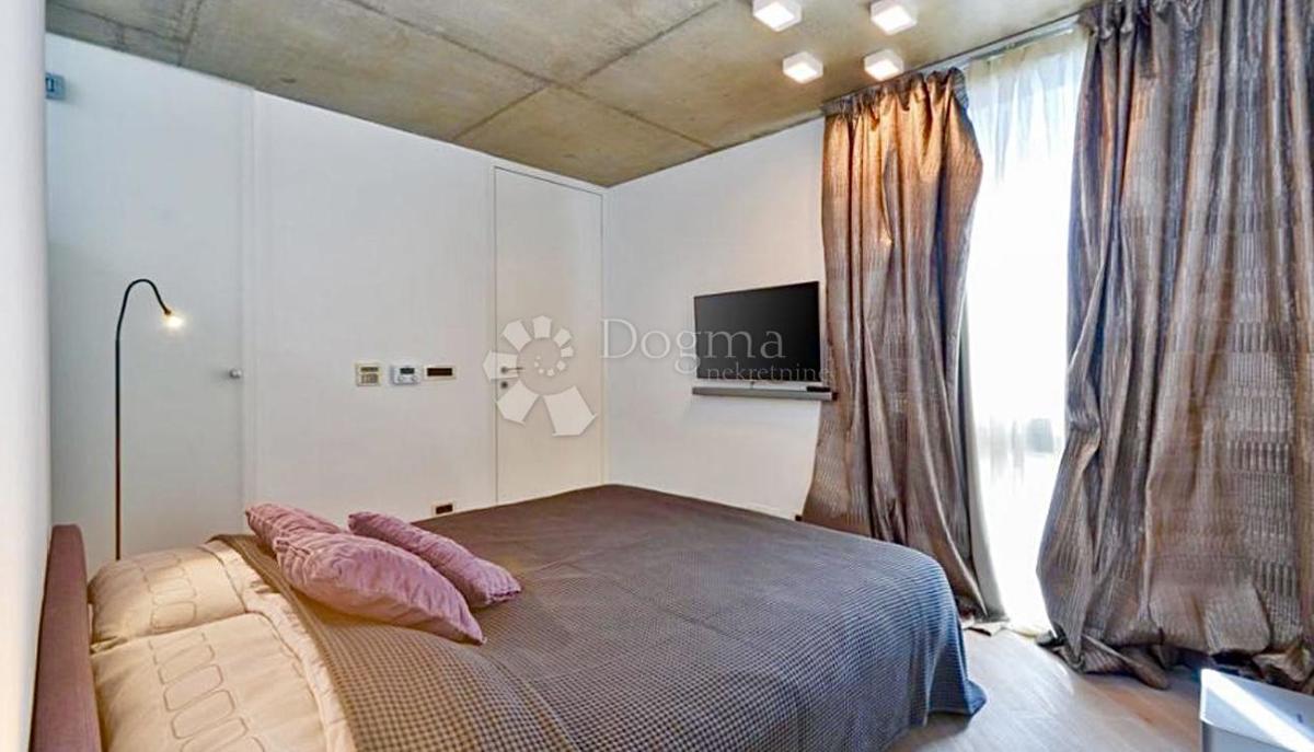 Casa Kloštar Ivanić, 308,70m2