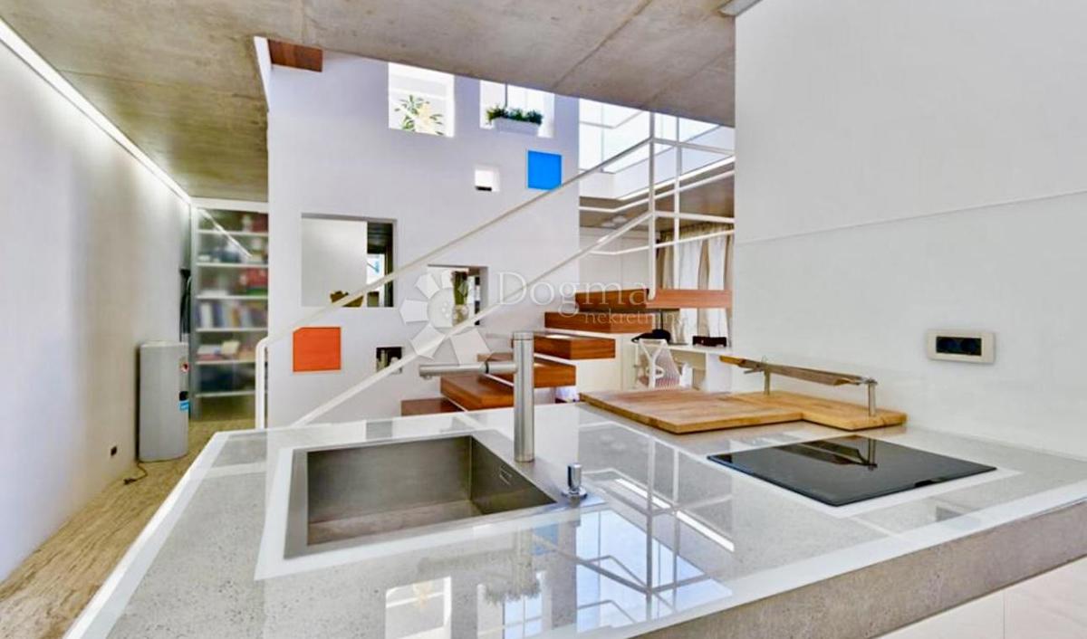 Casa Kloštar Ivanić, 308,70m2