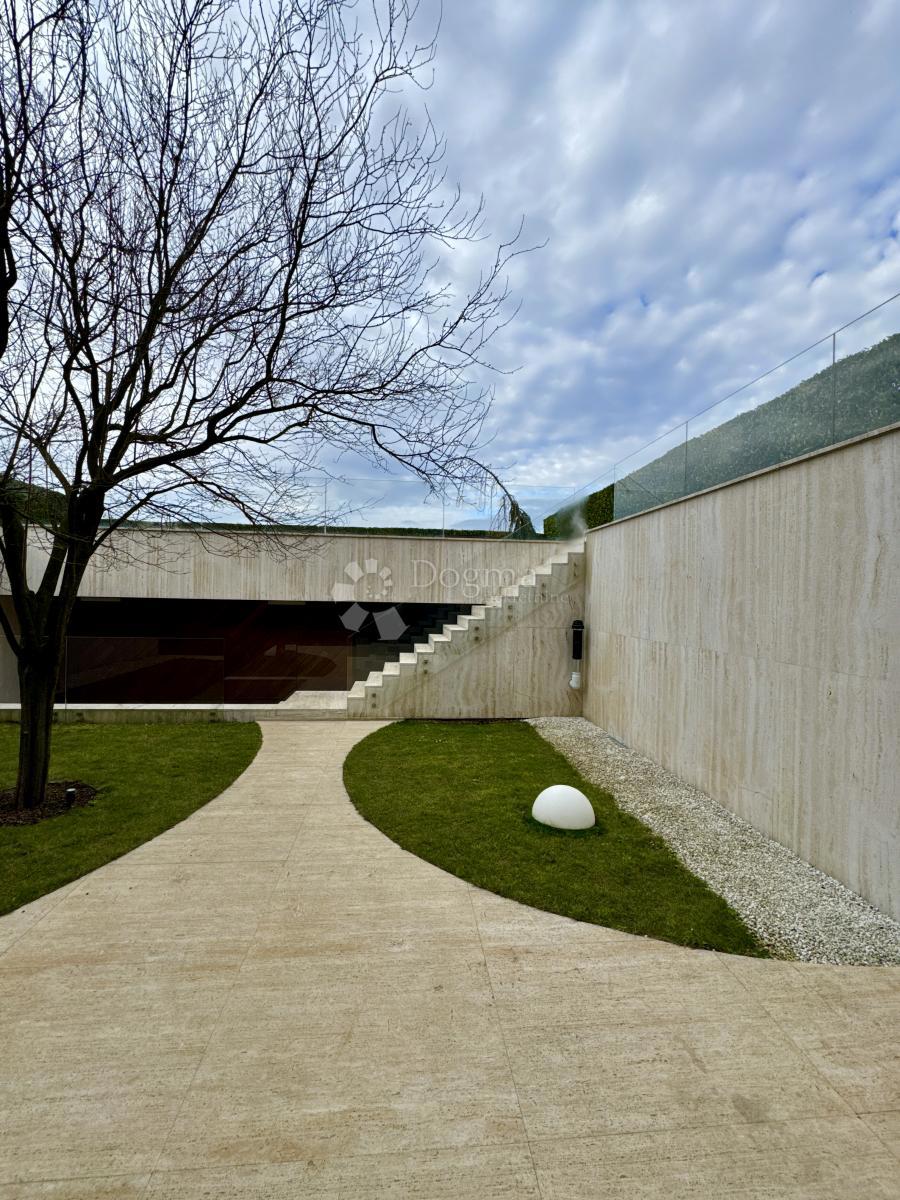 Casa Kloštar Ivanić, 308,70m2