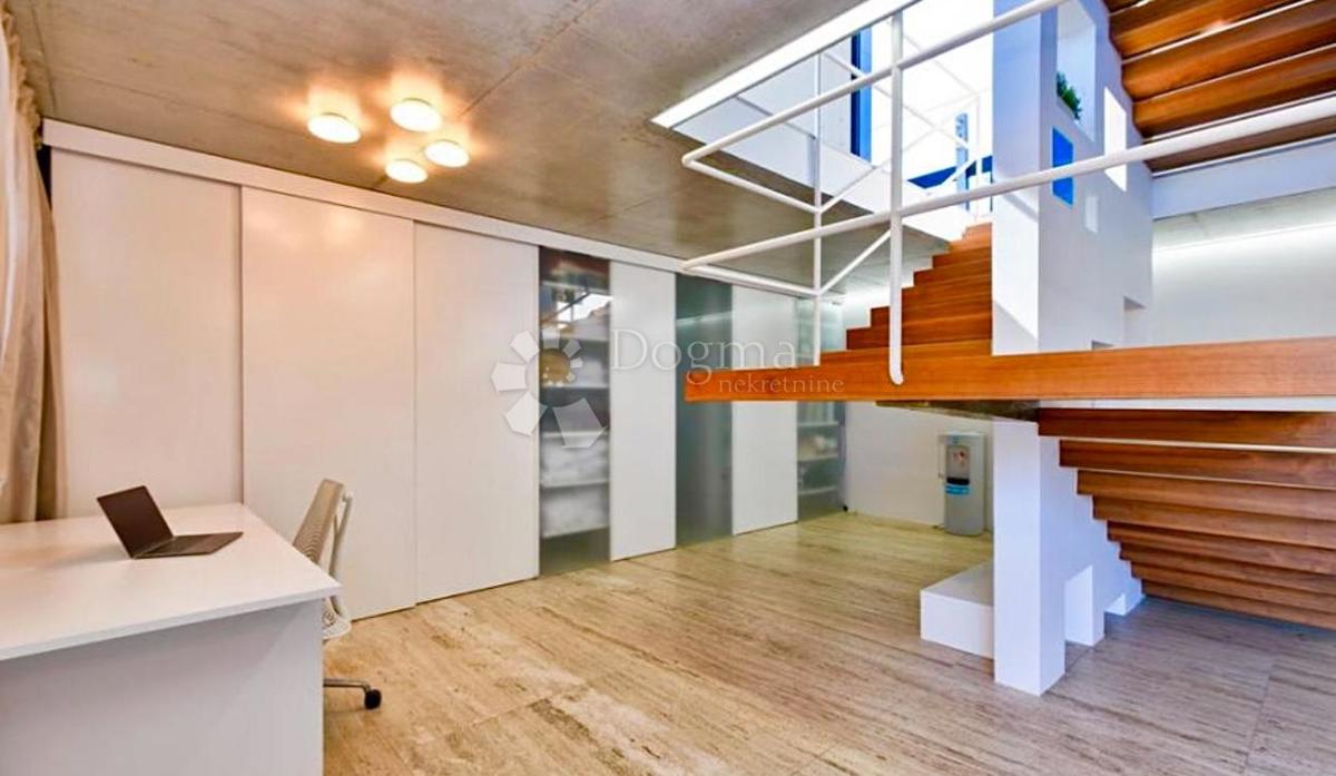 Casa Kloštar Ivanić, 308,70m2