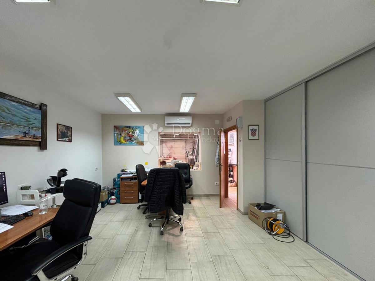 Locale commerciale Umag, 280m2