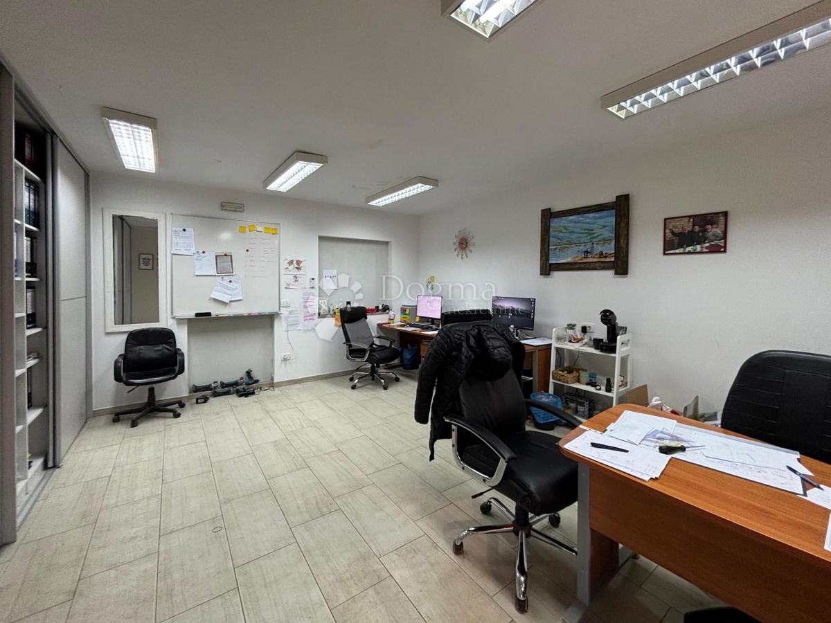 Locale commerciale Umag, 280m2