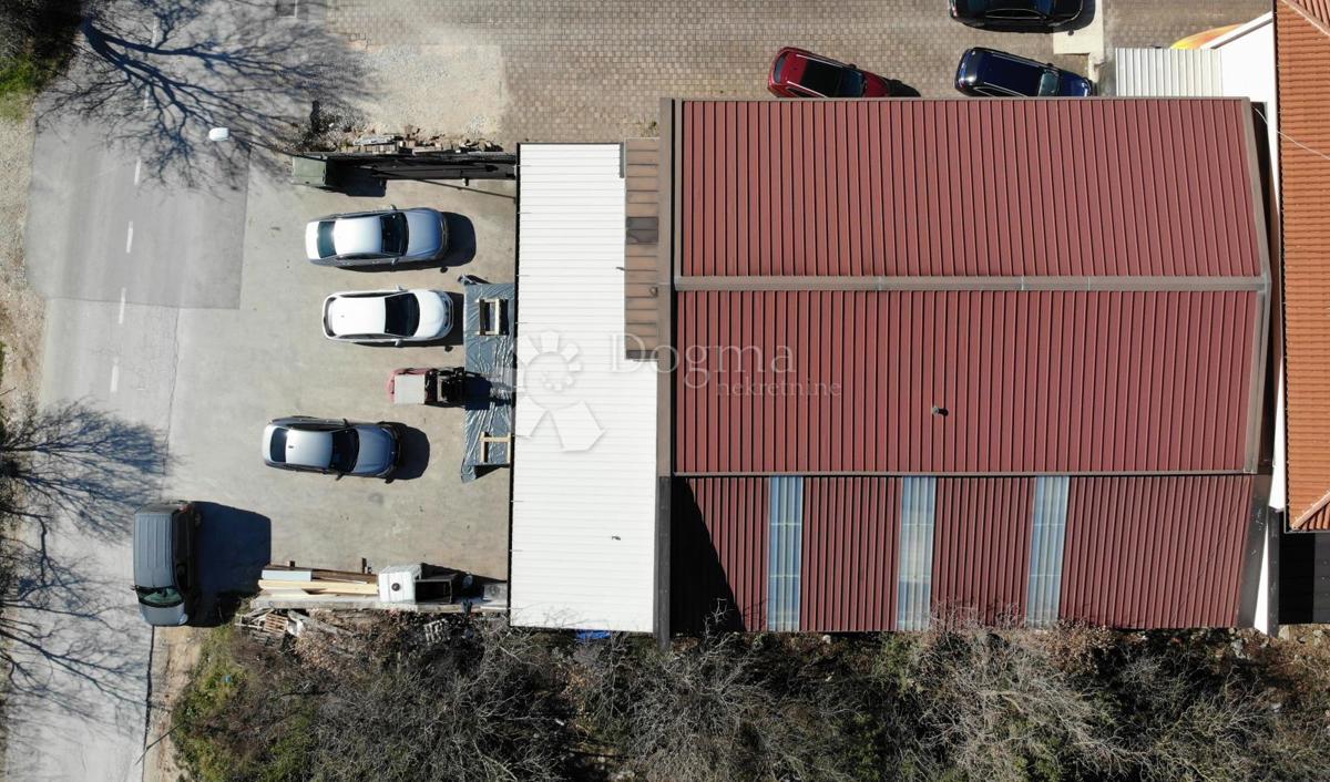 Locale commerciale Umag, 280m2