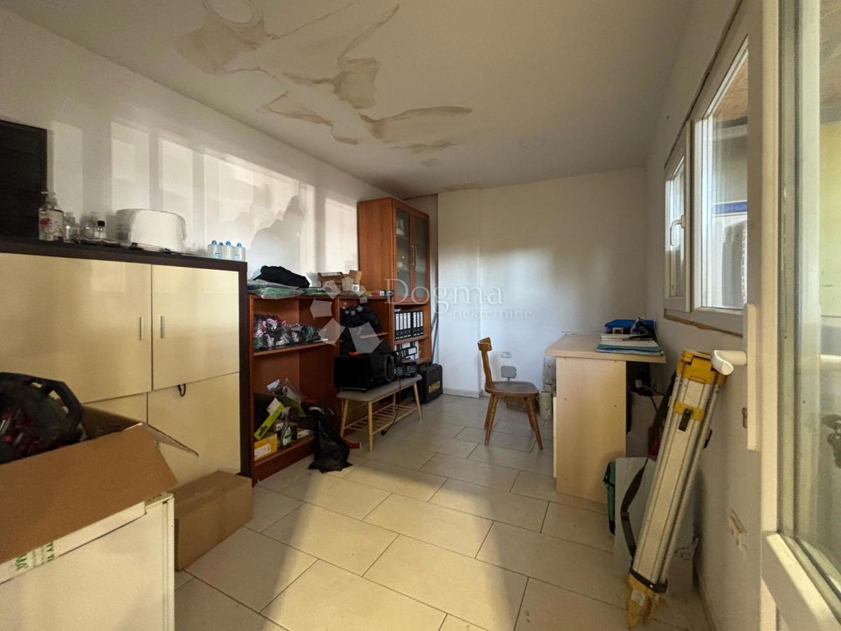 Locale commerciale Umag, 280m2