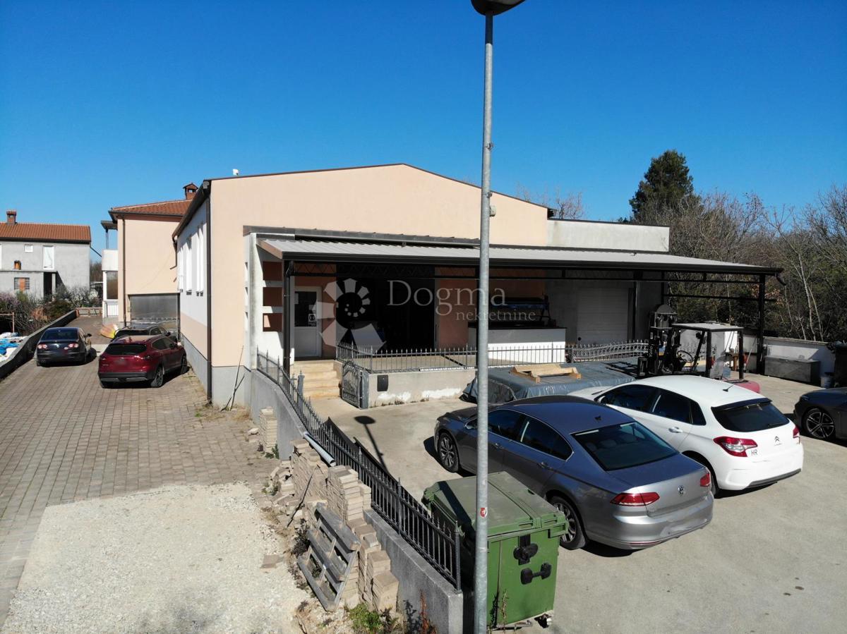 Locale commerciale Umag, 280m2