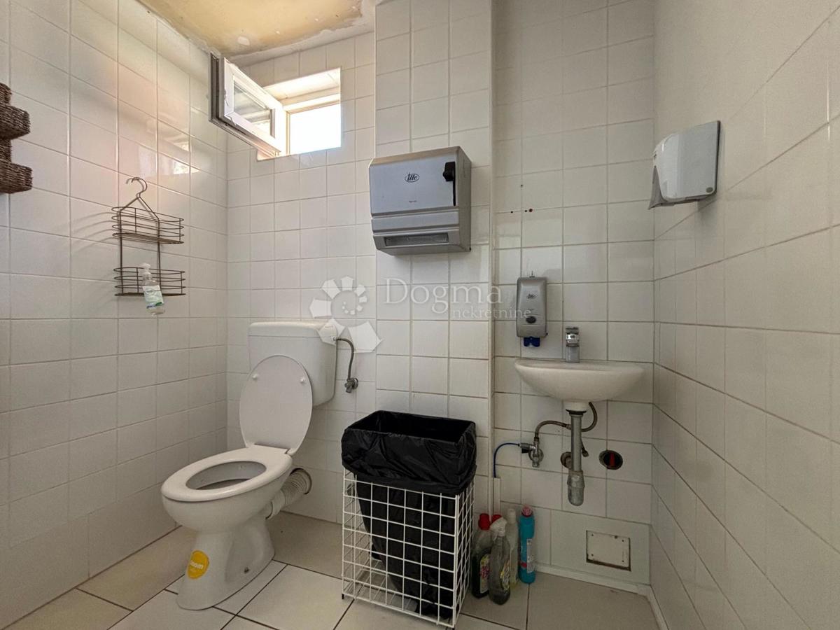 Locale commerciale Umag, 280m2