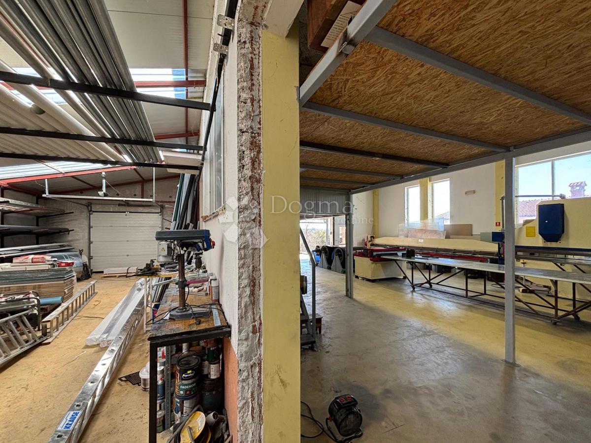 Locale commerciale Umag, 280m2