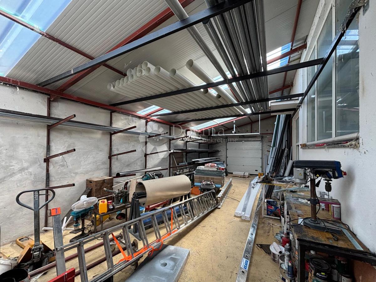 Locale commerciale Umag, 280m2