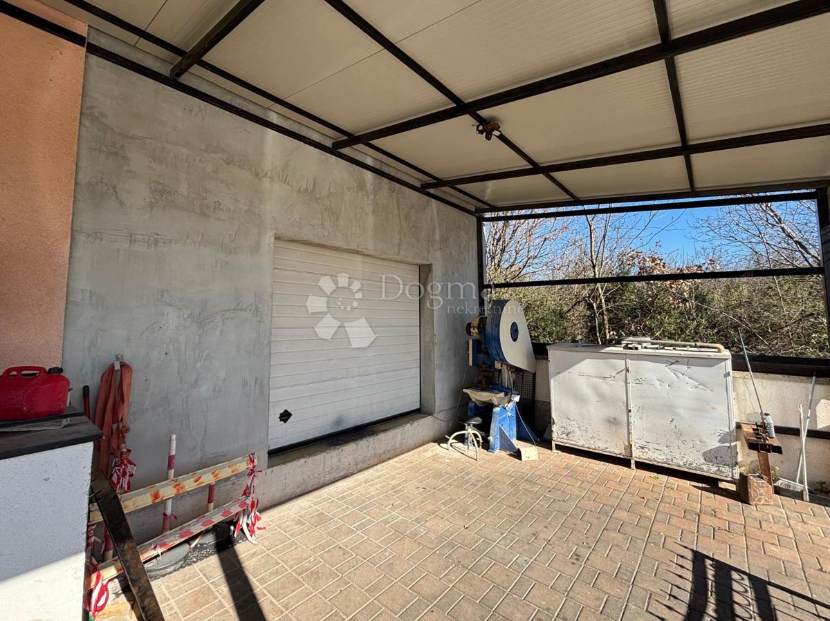 Locale commerciale Umag, 280m2