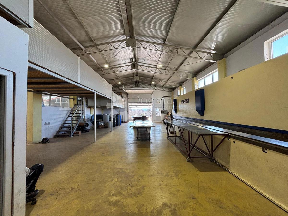 Locale commerciale Umag, 280m2