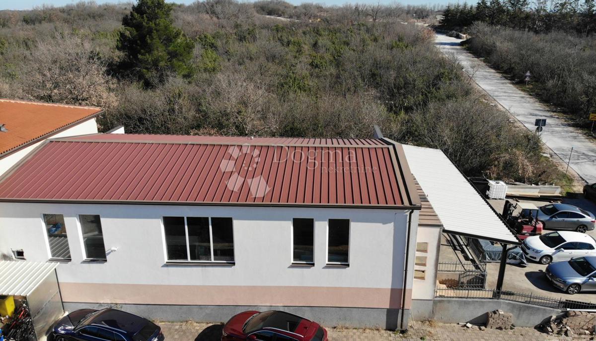 Locale commerciale Umag, 280m2