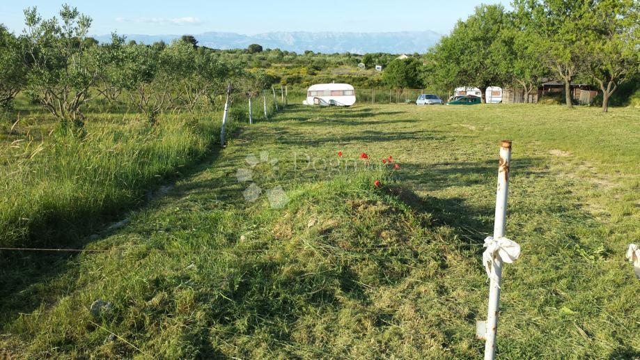 Terreno in vendita in una zona tranquilla di Zara - ottimo potenziale!