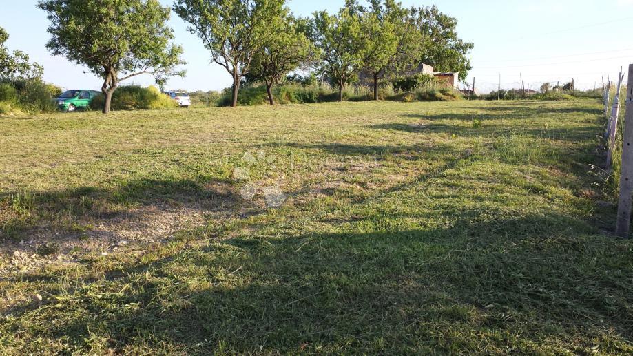 Terreno in vendita in una zona tranquilla di Zara - ottimo potenziale!