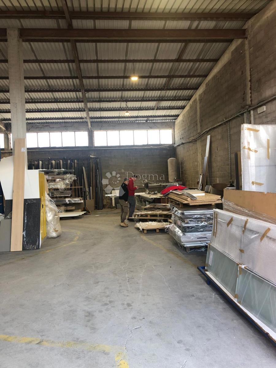 Due sale nelle immediate vicinanze di Pola, Dignano e Gallesano
