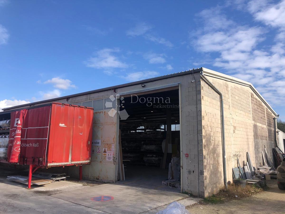 Due sale nelle immediate vicinanze di Pola, Dignano e Gallesano