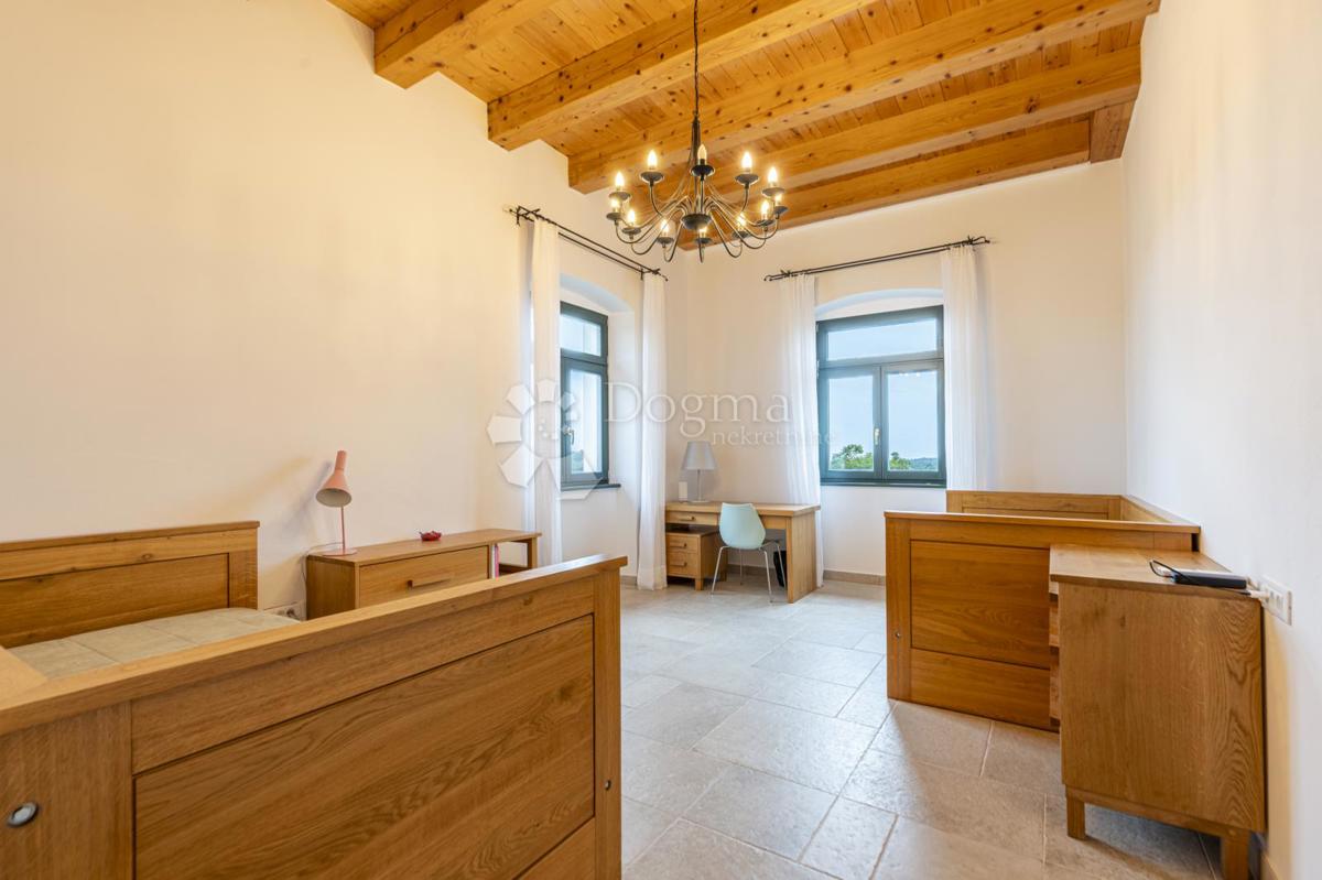 EX SCUOLA ITALIANA, ORA UNA VILLA PERFETTA