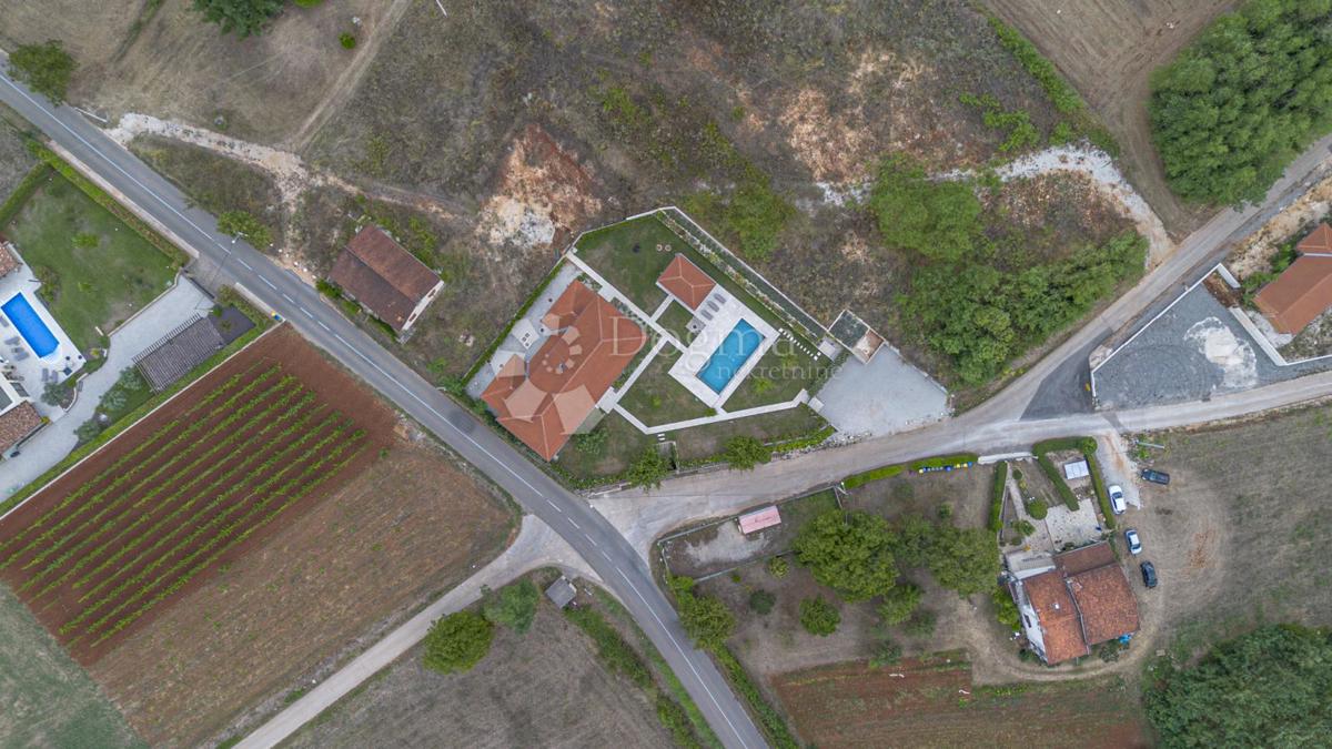 EX SCUOLA ITALIANA, ORA UNA VILLA PERFETTA