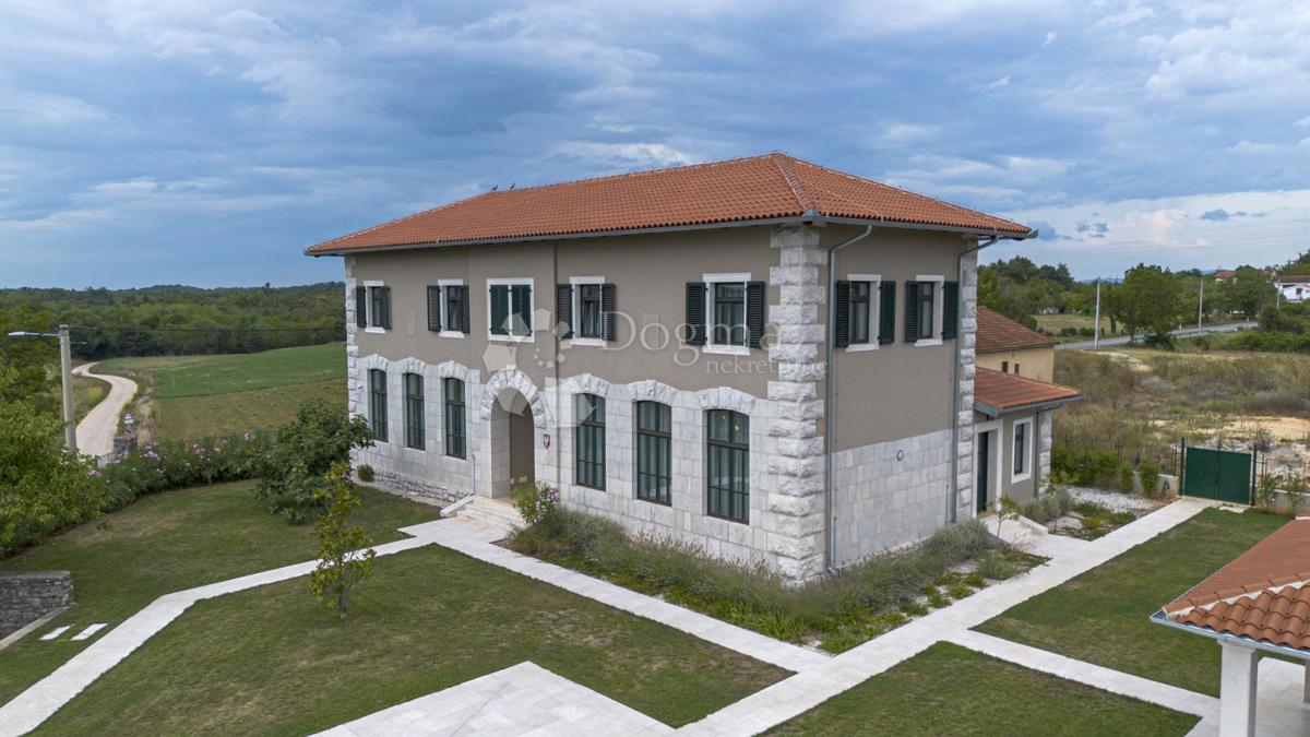 EX SCUOLA ITALIANA, ORA UNA VILLA PERFETTA