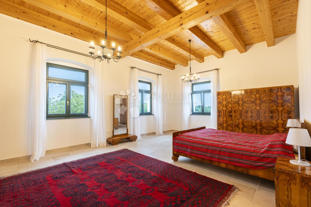 EX SCUOLA ITALIANA, ORA UNA VILLA PERFETTA