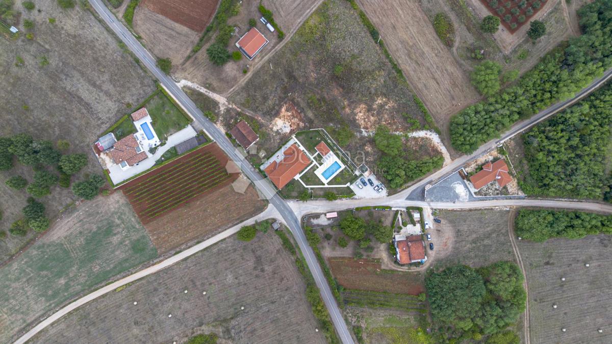 EX SCUOLA ITALIANA, ORA UNA VILLA PERFETTA