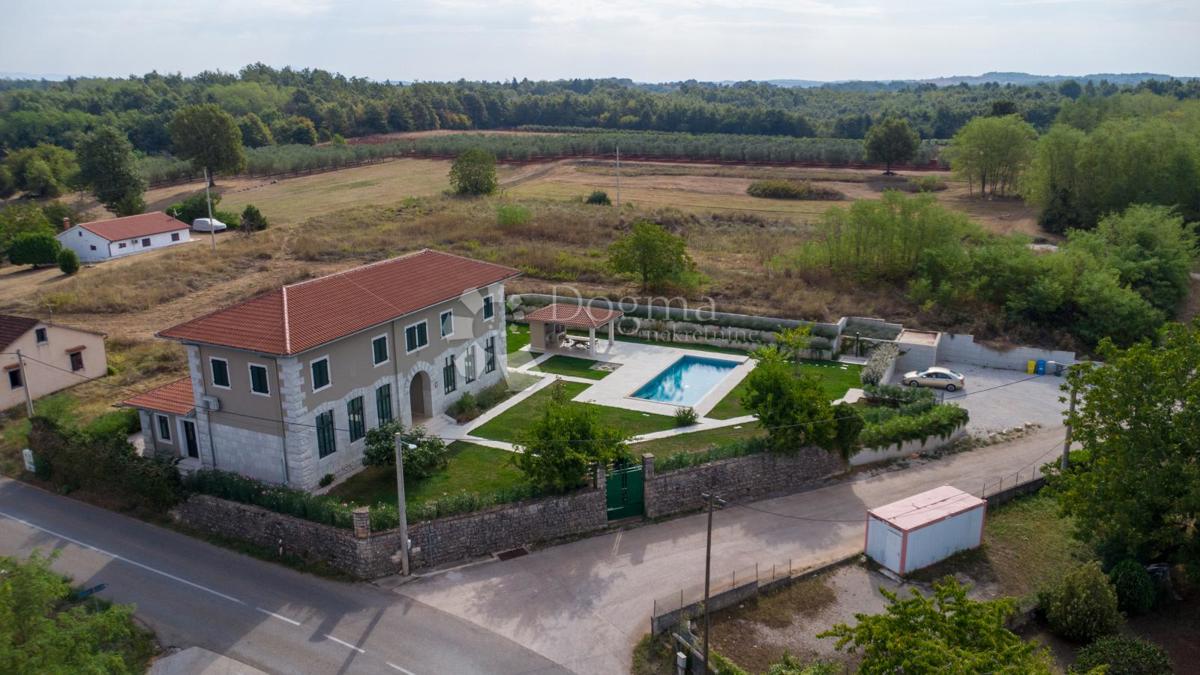 EX SCUOLA ITALIANA, ORA UNA VILLA PERFETTA