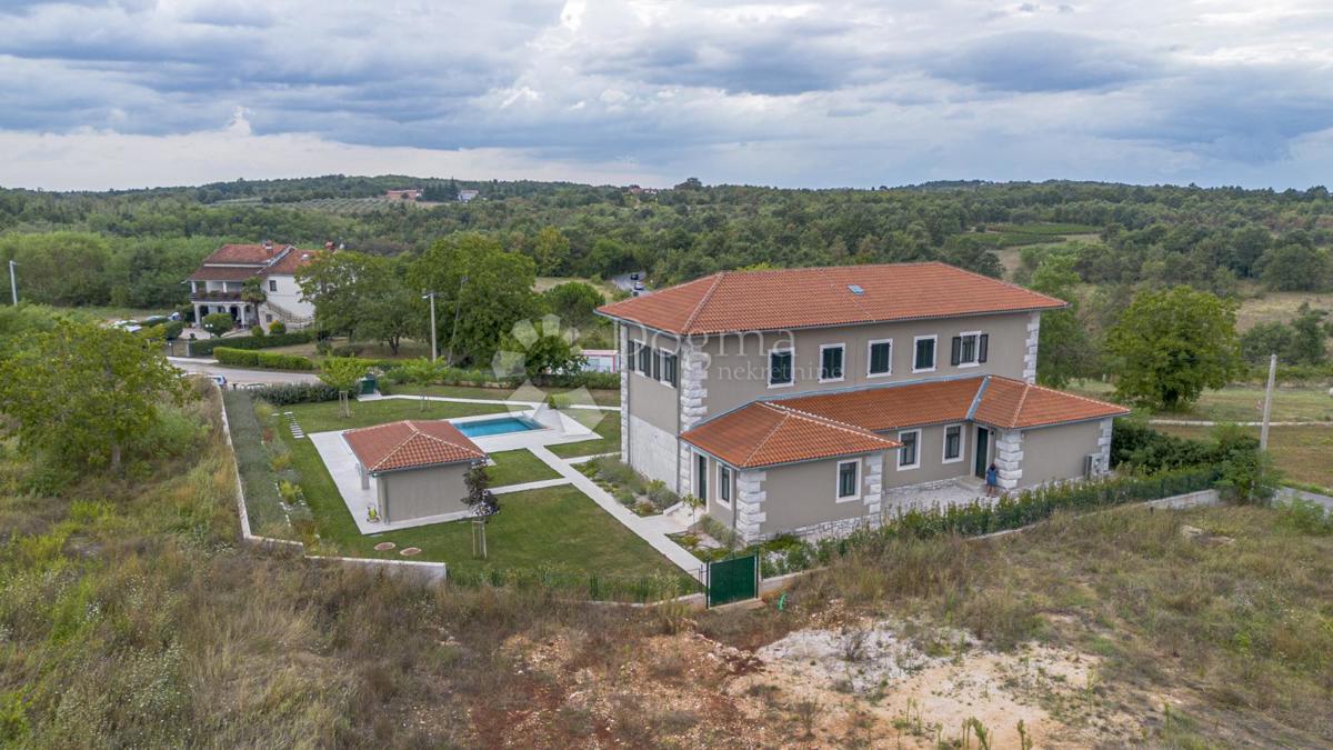 EX SCUOLA ITALIANA, ORA UNA VILLA PERFETTA