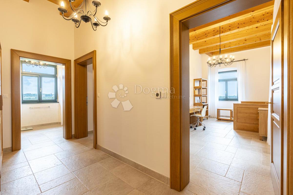 EX SCUOLA ITALIANA, ORA UNA VILLA PERFETTA