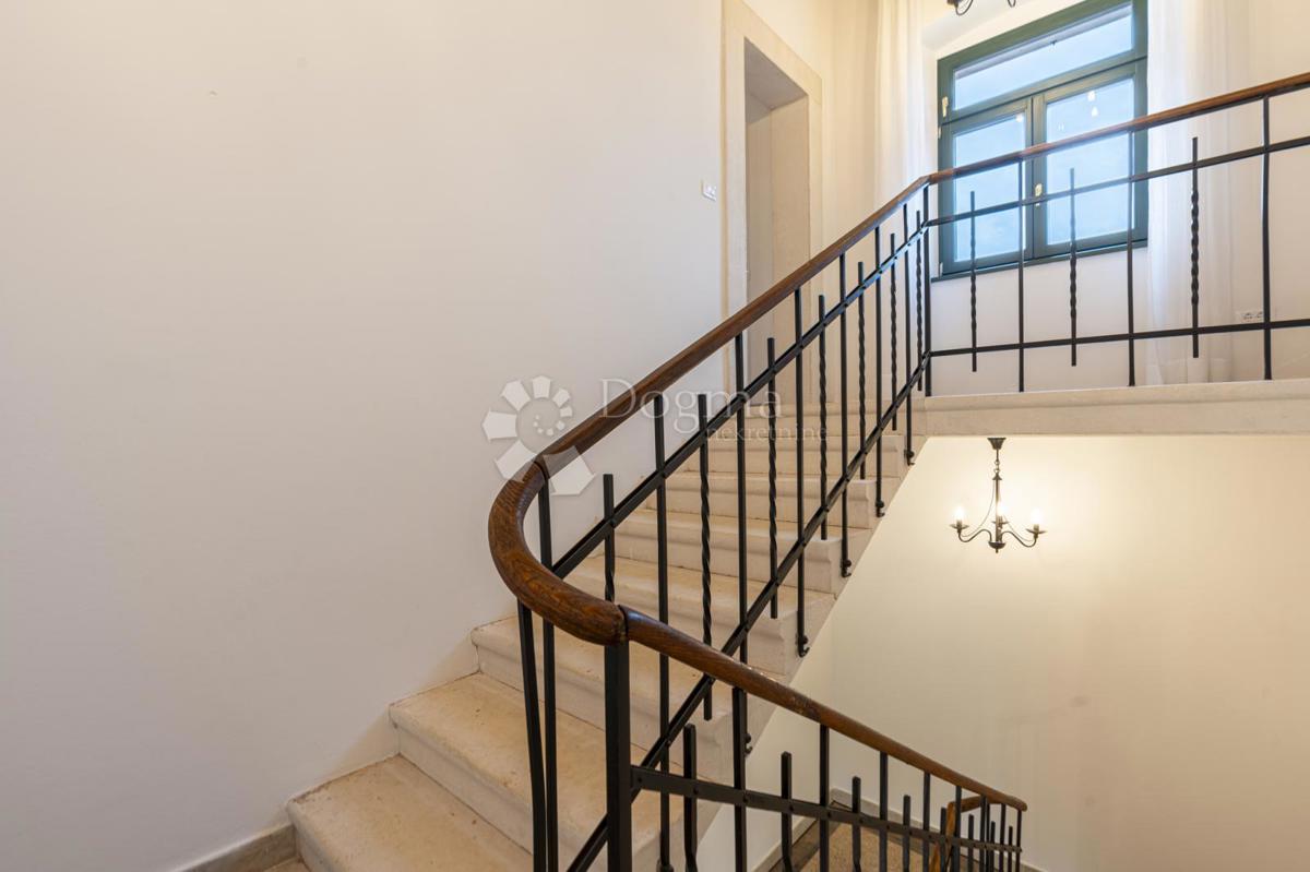 EX SCUOLA ITALIANA, ORA UNA VILLA PERFETTA