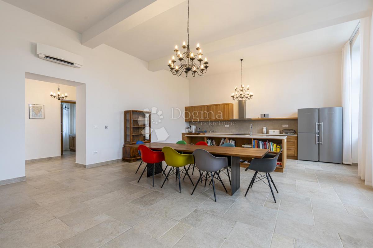 EX SCUOLA ITALIANA, ORA UNA VILLA PERFETTA