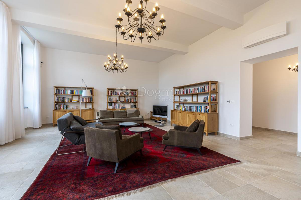 EX SCUOLA ITALIANA, ORA UNA VILLA PERFETTA