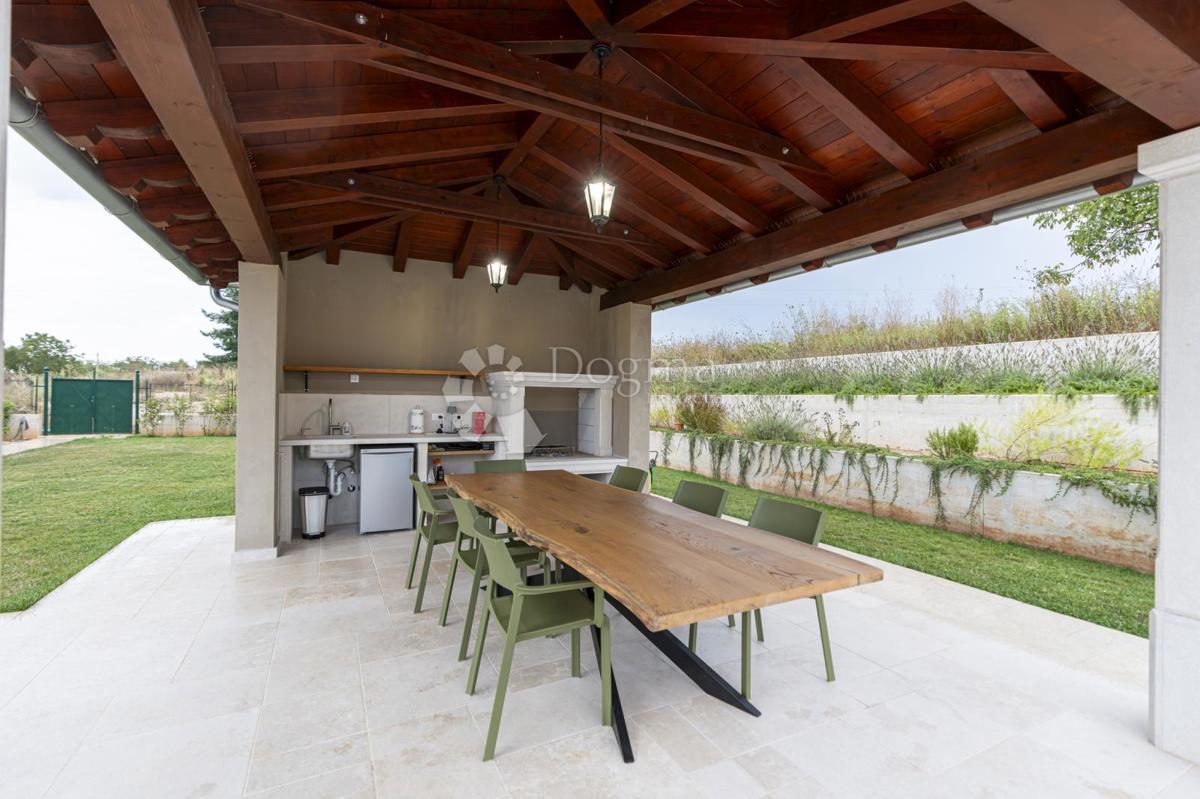 EX SCUOLA ITALIANA, ORA UNA VILLA PERFETTA