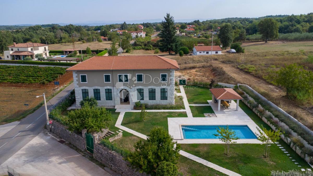 EX SCUOLA ITALIANA, ORA UNA VILLA PERFETTA