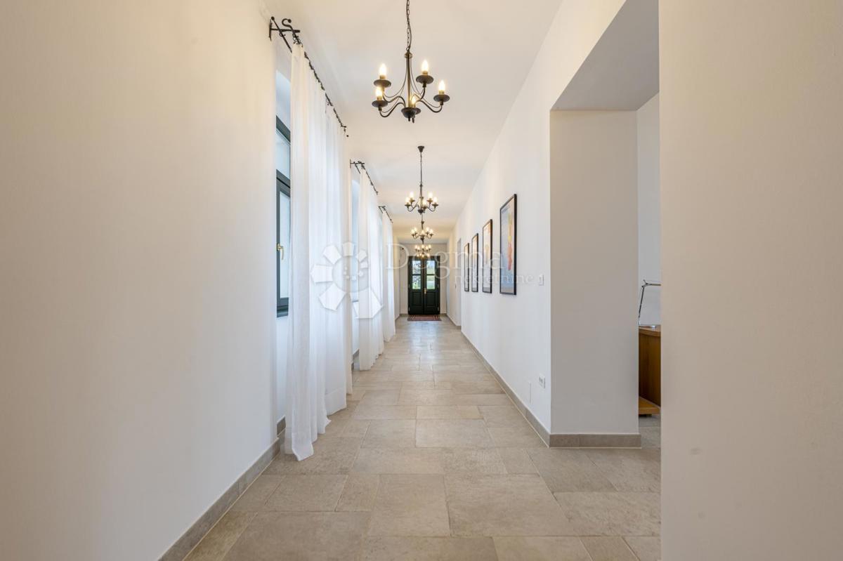 EX SCUOLA ITALIANA, ORA UNA VILLA PERFETTA