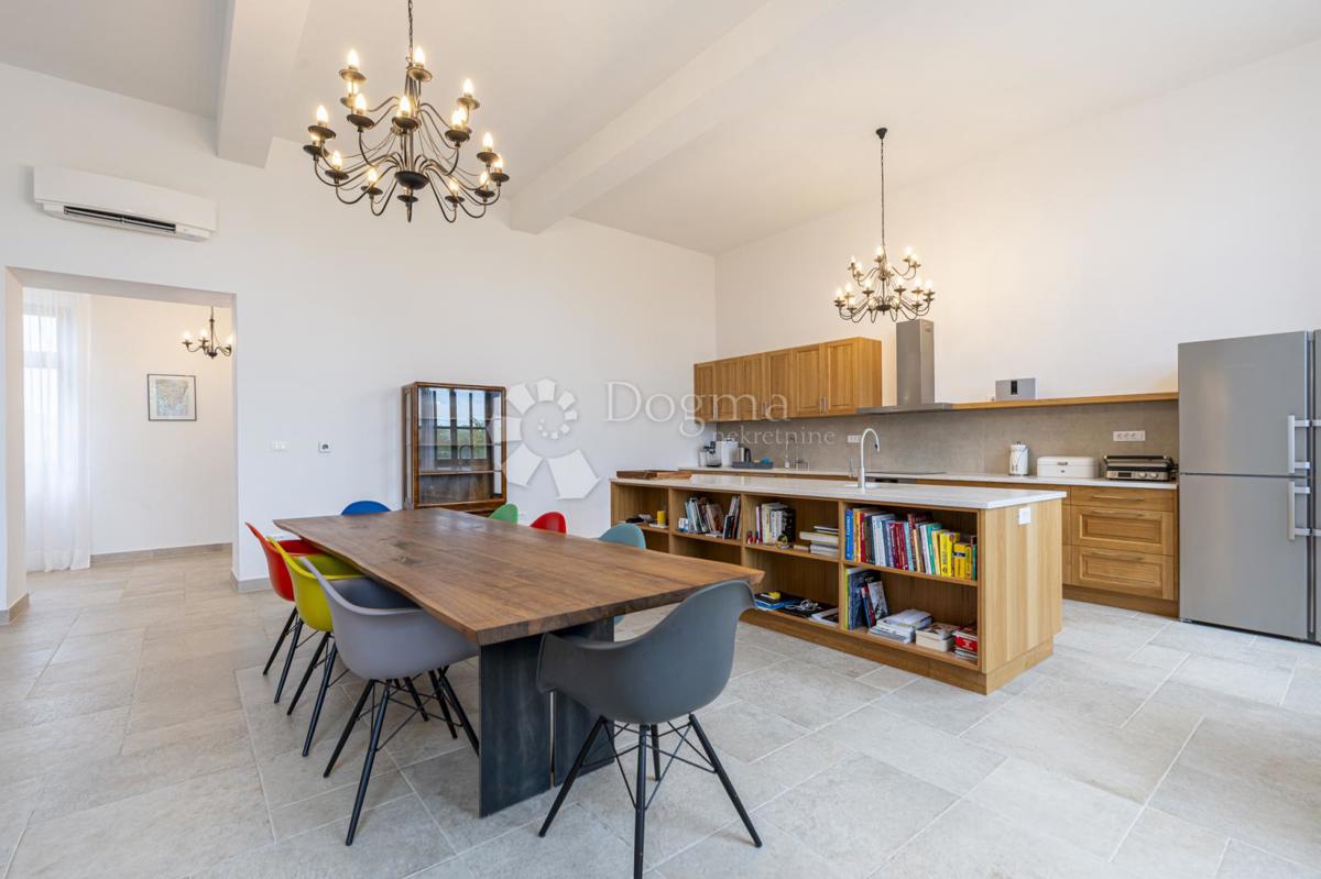 EX SCUOLA ITALIANA, ORA UNA VILLA PERFETTA