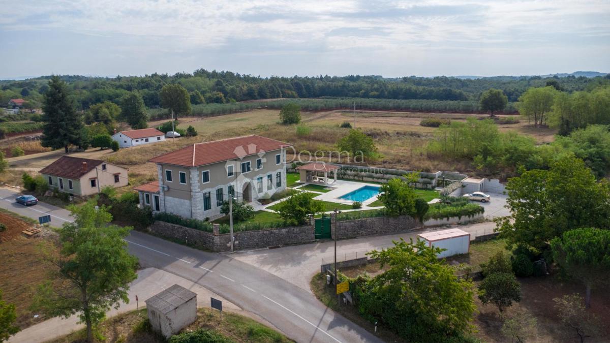 EX SCUOLA ITALIANA, ORA UNA VILLA PERFETTA