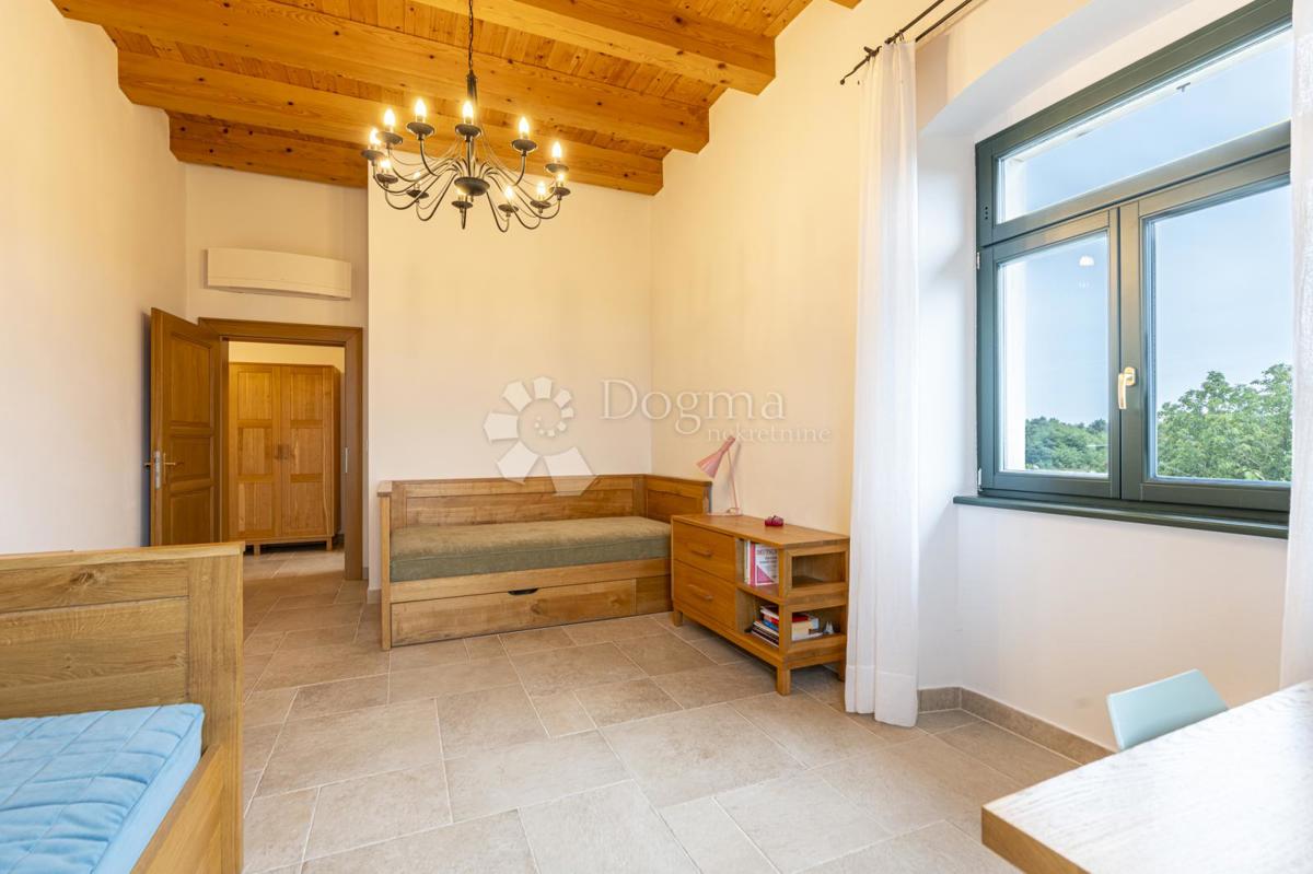 EX SCUOLA ITALIANA, ORA UNA VILLA PERFETTA