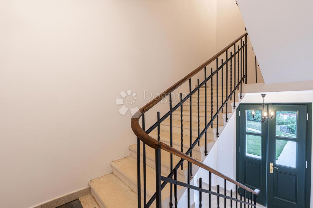 EX SCUOLA ITALIANA, ORA UNA VILLA PERFETTA