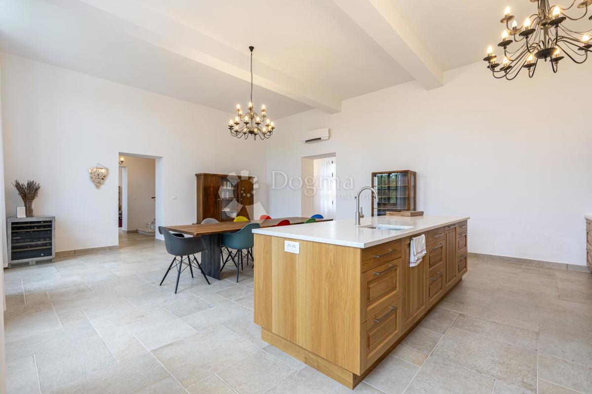 EX SCUOLA ITALIANA, ORA UNA VILLA PERFETTA