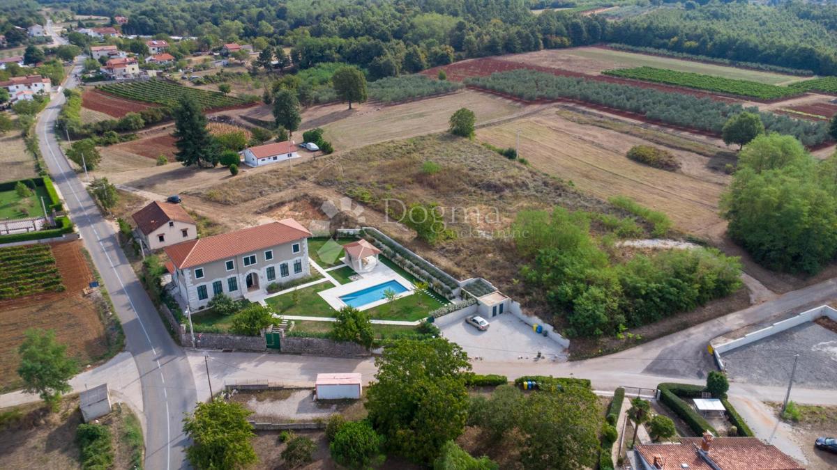EX SCUOLA ITALIANA, ORA UNA VILLA PERFETTA