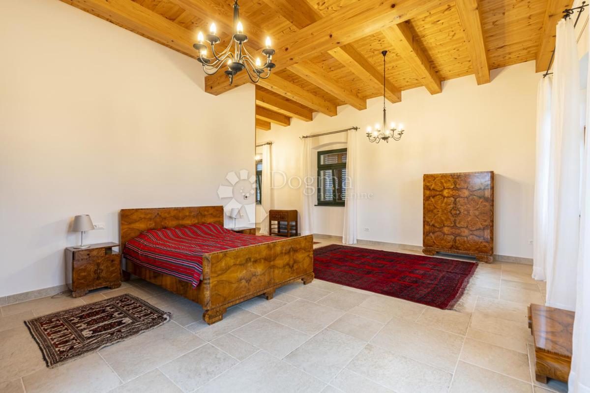 EX SCUOLA ITALIANA, ORA UNA VILLA PERFETTA