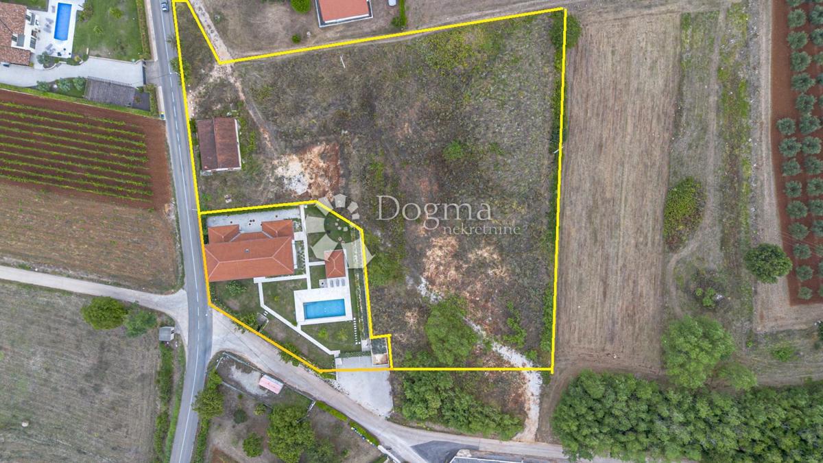 EX SCUOLA ITALIANA, ORA UNA VILLA PERFETTA