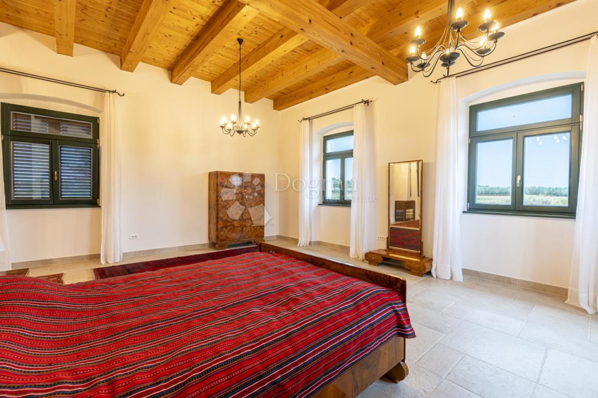 EX SCUOLA ITALIANA, ORA UNA VILLA PERFETTA