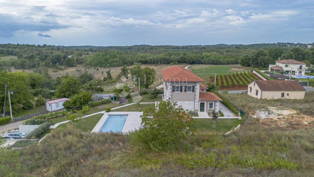 EX SCUOLA ITALIANA, ORA UNA VILLA PERFETTA