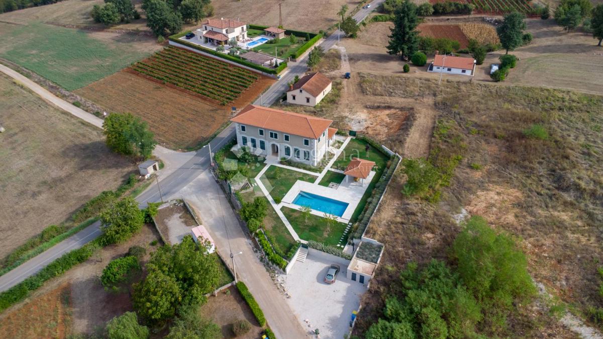 EX SCUOLA ITALIANA, ORA UNA VILLA PERFETTA