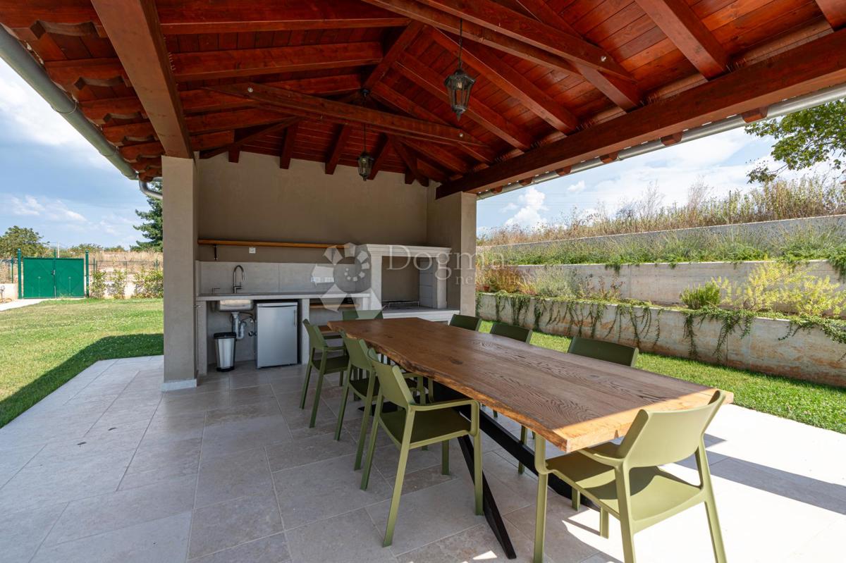 EX SCUOLA ITALIANA, ORA UNA VILLA PERFETTA