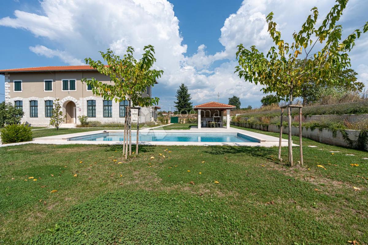 EX SCUOLA ITALIANA, ORA UNA VILLA PERFETTA